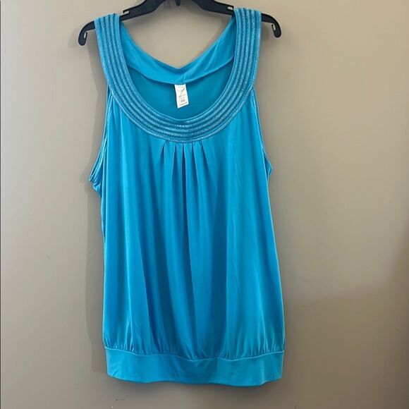 Blue Sleeveless Women's Top - Picture 1 of 3